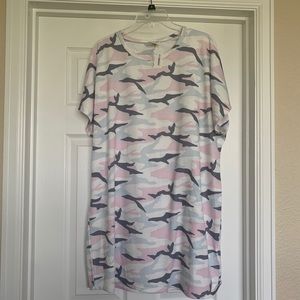 NWT Ladies Size M Camo Tunic